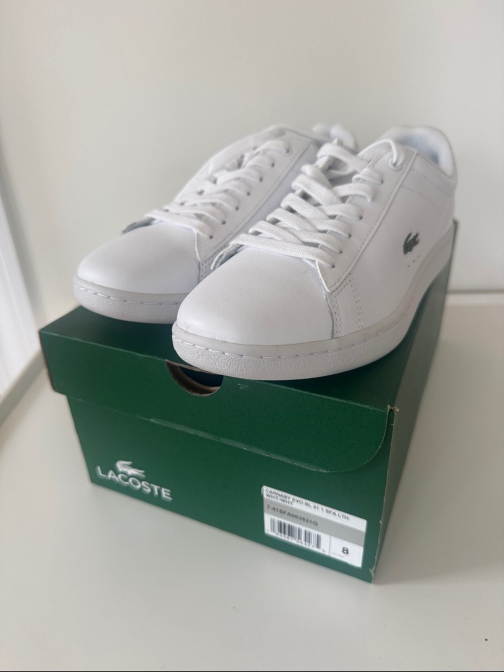 Lacoste Carnaby Evo size 8 tennis sneaker